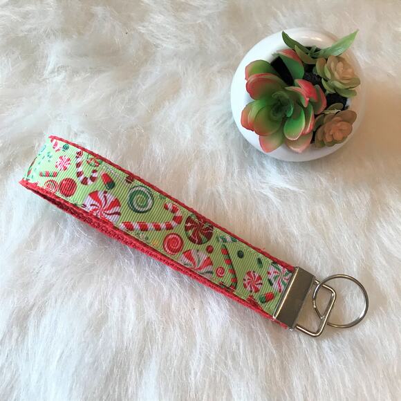 Handmade Wristlet Key Fob Holder Key Chain Holiday Christmas Candy Canes - Picture 1 of 2